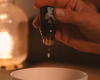 Die Kraft der Aromapflanze für die Frauengesundheit nutzen - vom Zyklus bis zu den Wechseljahren